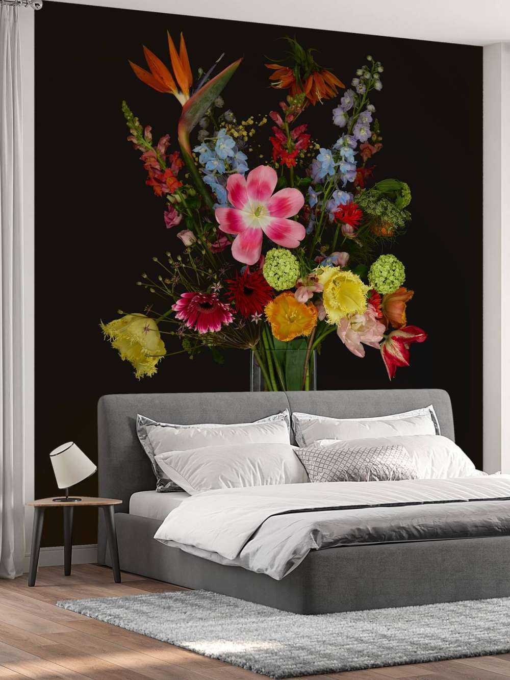 Bukiet kwiatów w szklanym wazonie