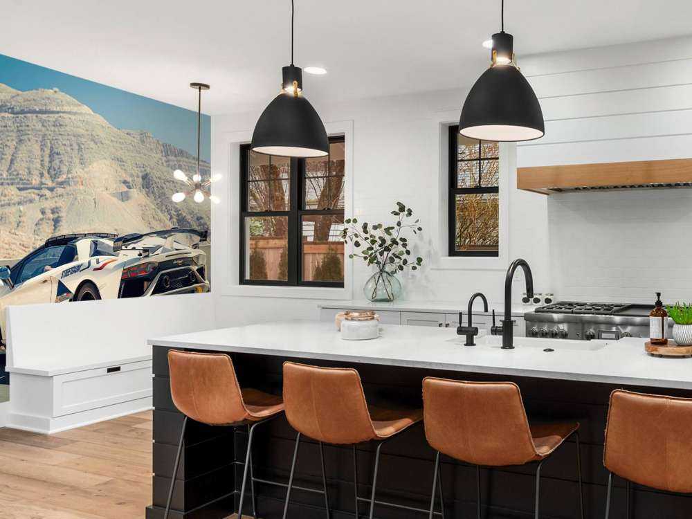 Superauto na górskiej przełęczy