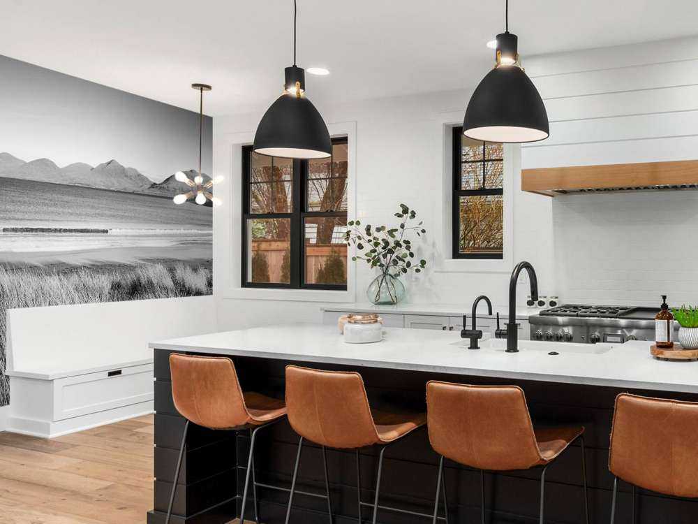 Trawa, plaża i góry