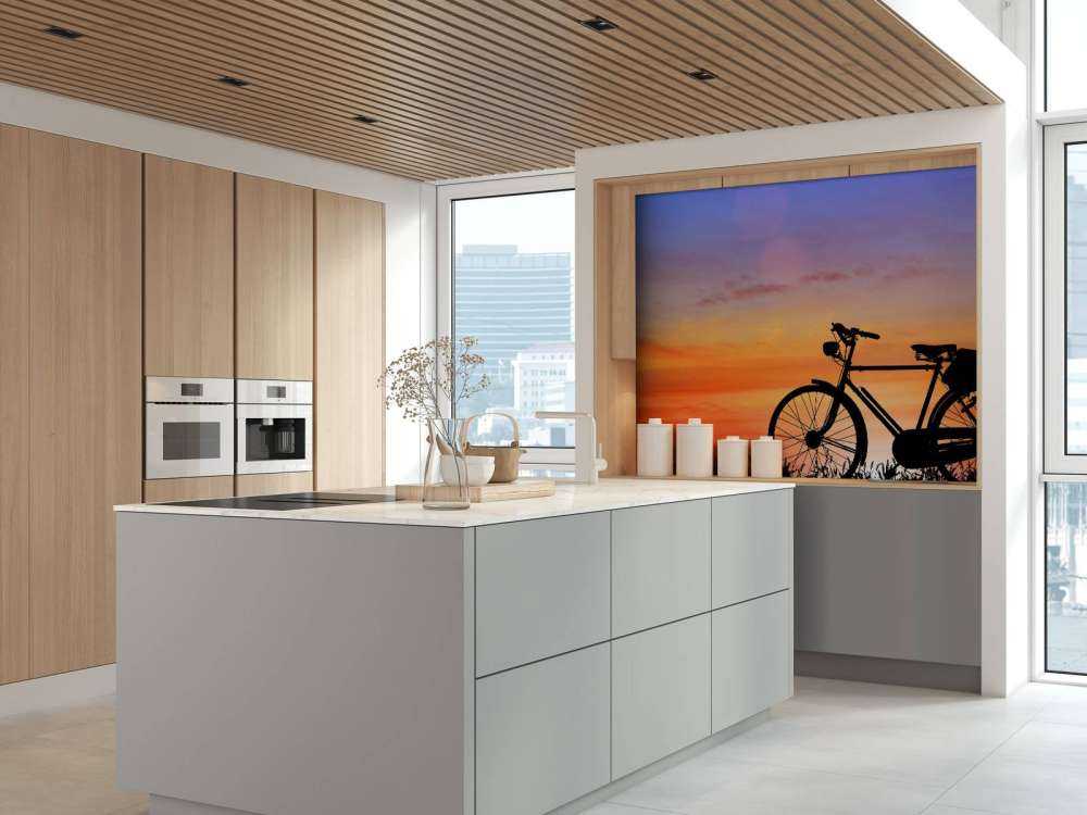 Rower zabytkowy przy zachodzie słońca