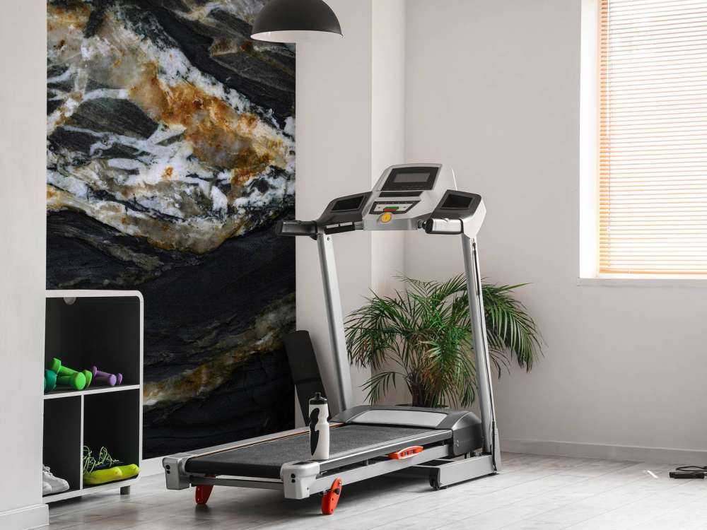 Czarny marmur z płaskorzeźbą