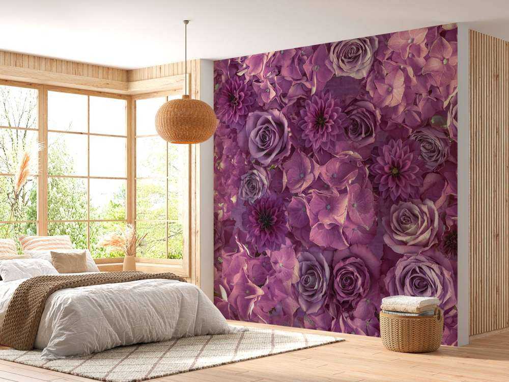 Fioletowe hortensje, róże i dalie