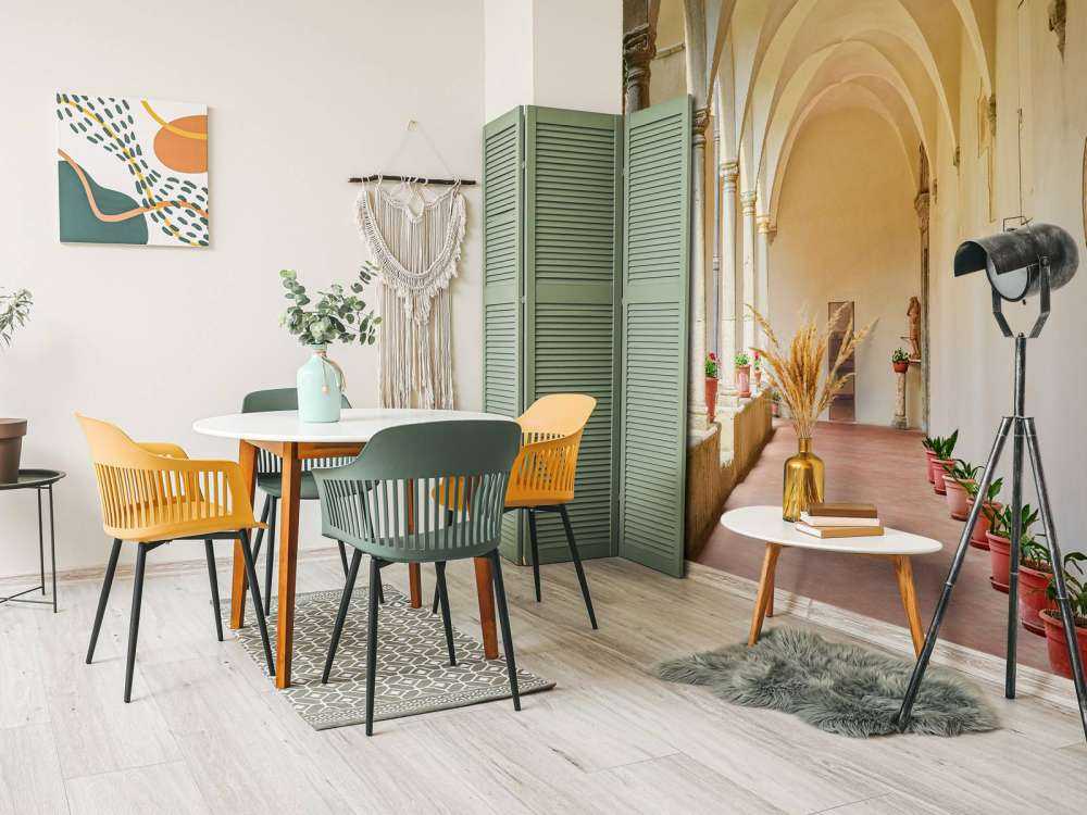 Dziedziniec z łukami i roślinami