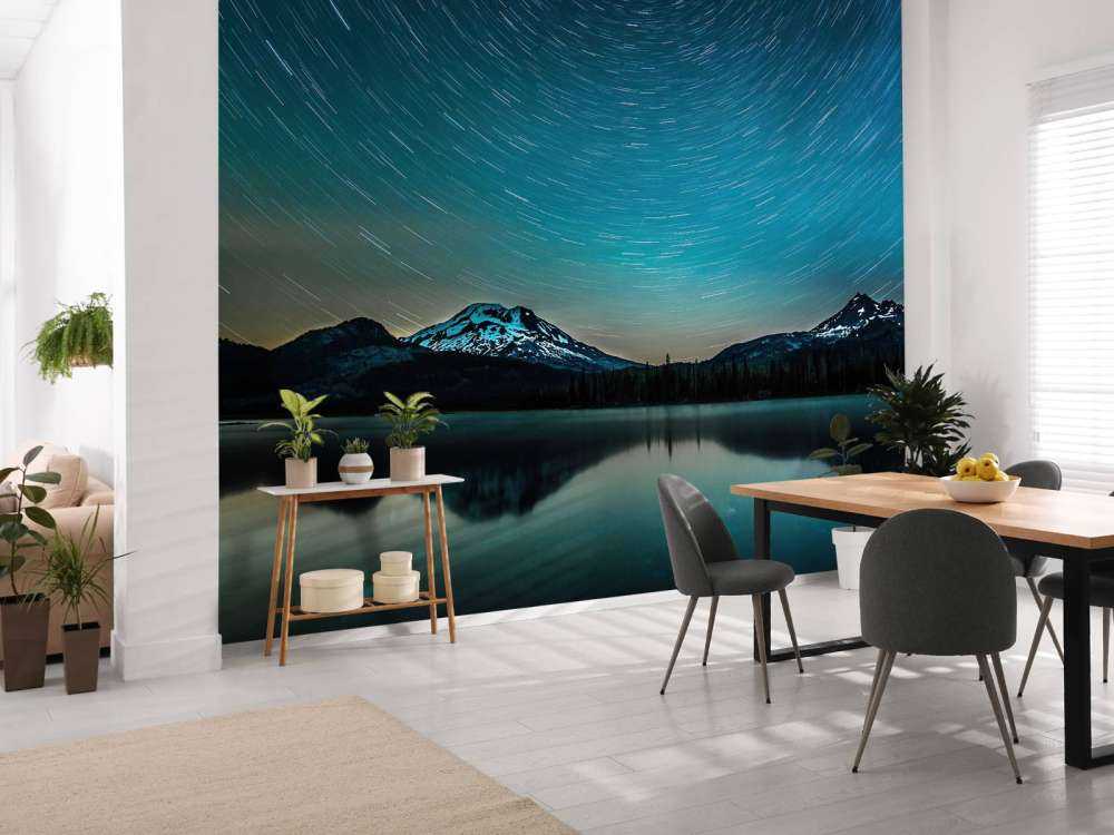 Ciemne gwiaździste niebo