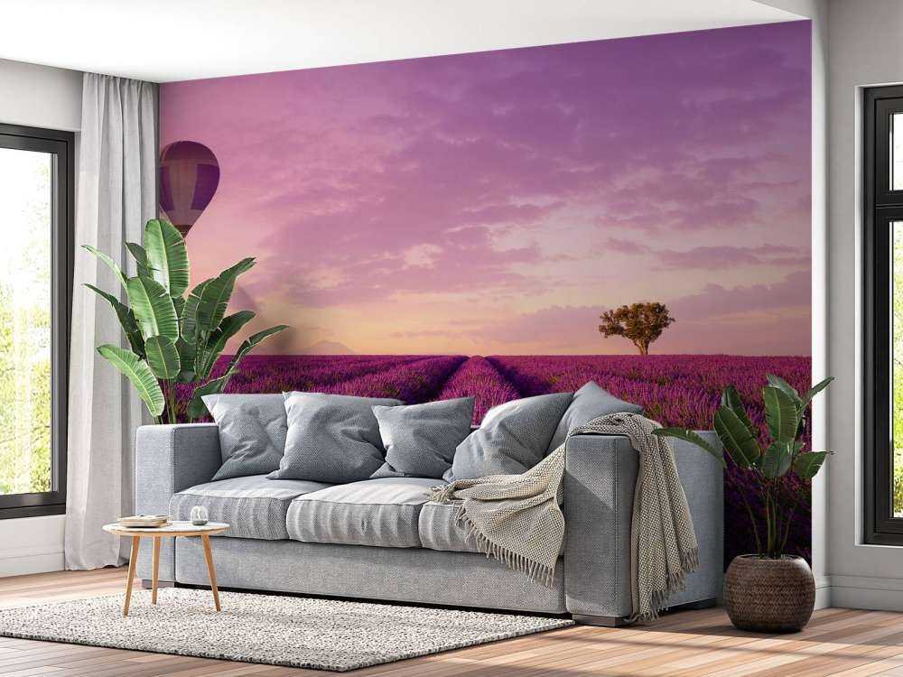 Lawendowe pole i balon na gorące powietrze