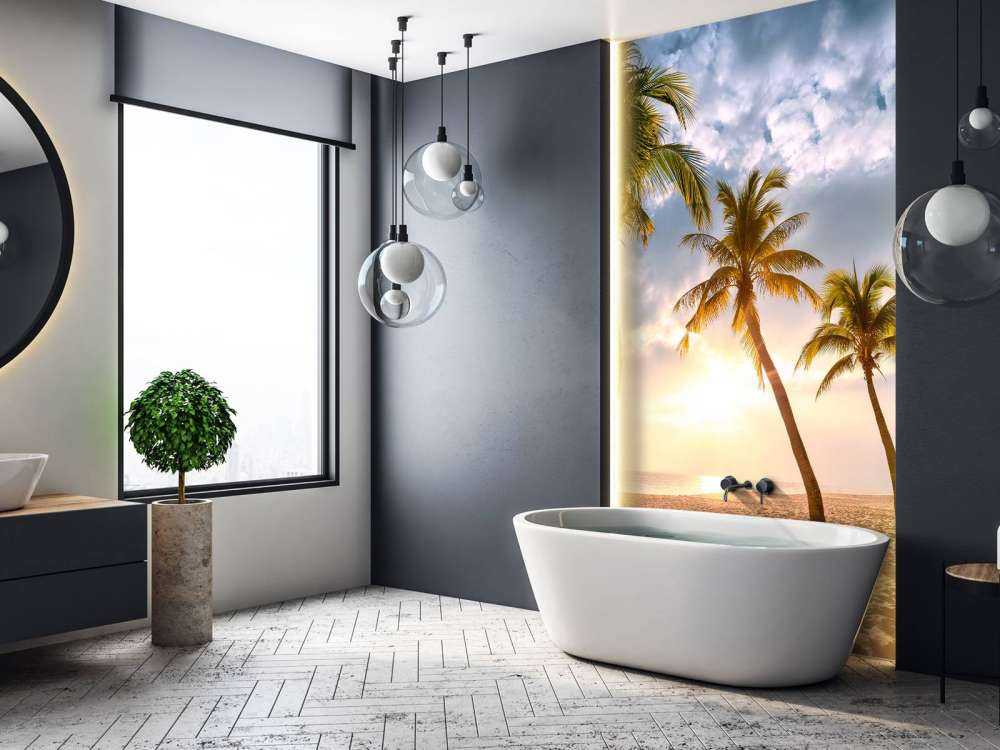 Palmy kokosowe na tle zachodzącego słońca