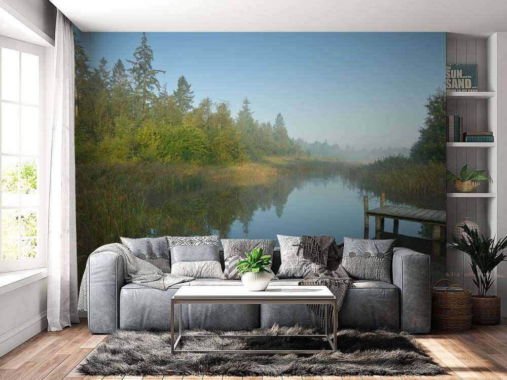 Drewniane rusztowania w lesie