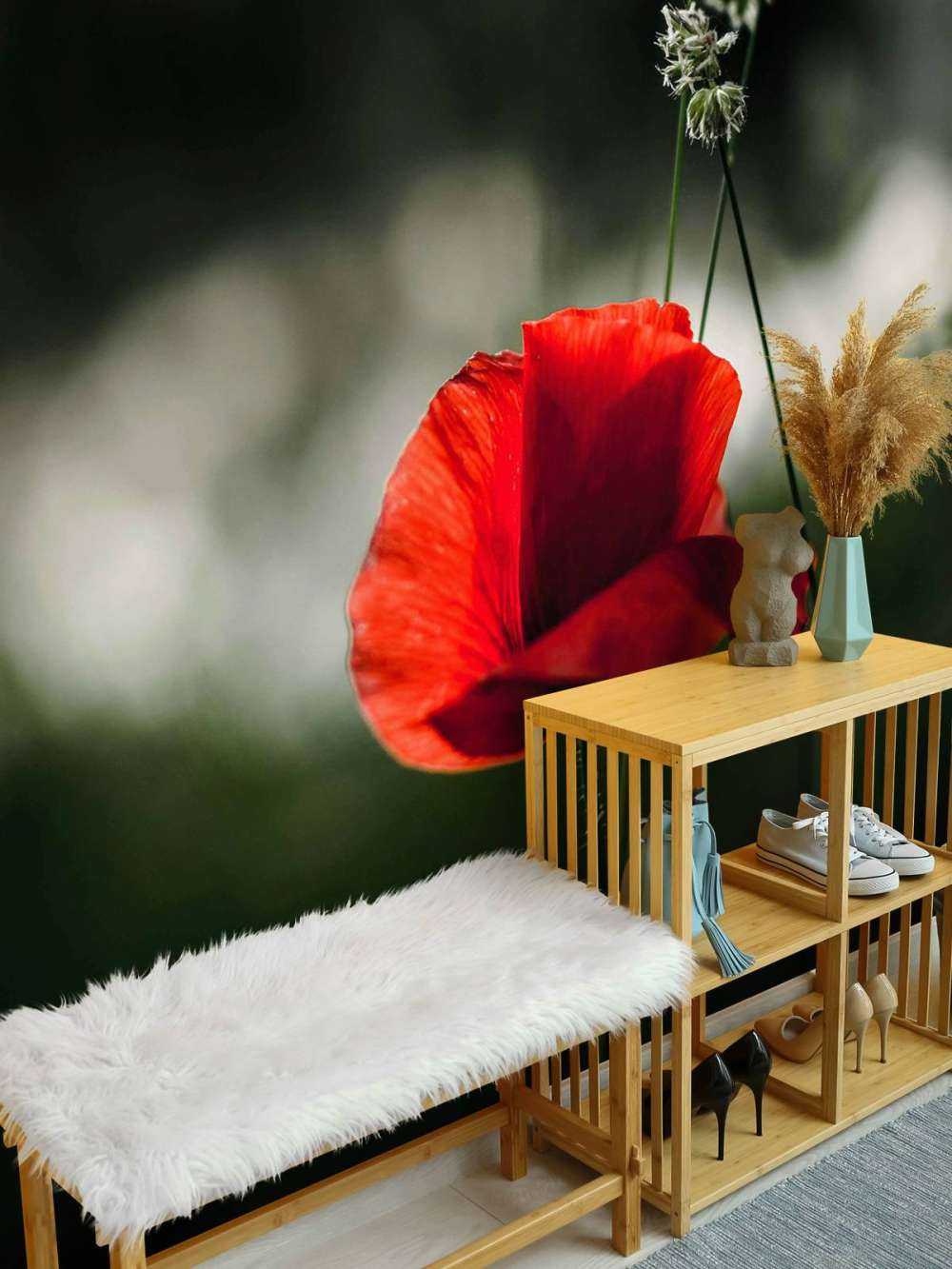 Czerwony mak z trawą