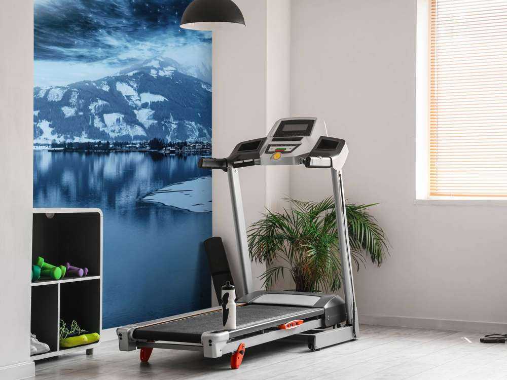 Zamrożone jezioro w nocy