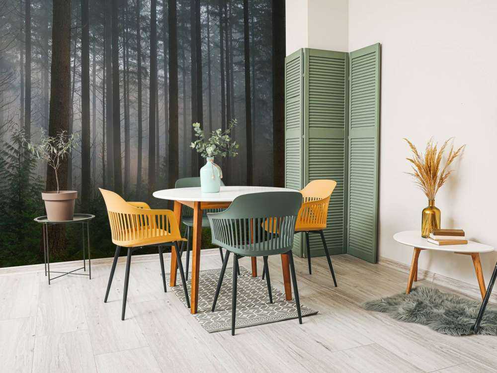 Mglisty, zielony las