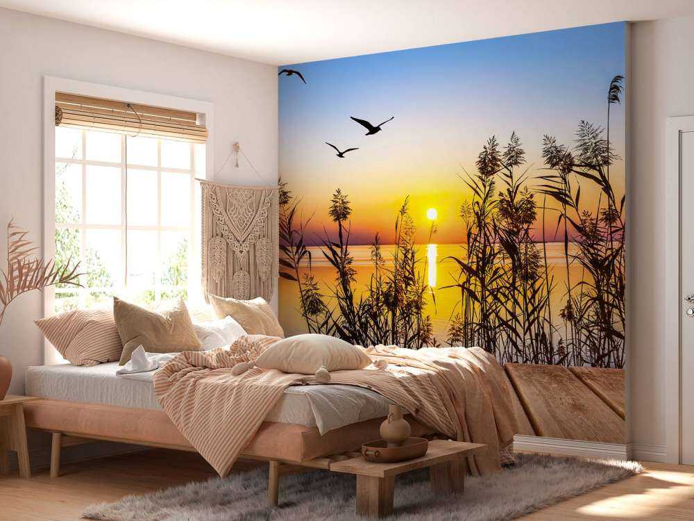 Zachód słońca nad jeziorem