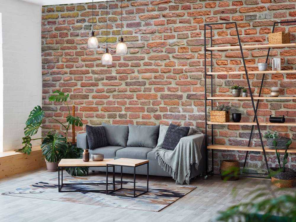 Ściana z dużymi i małymi cegłami