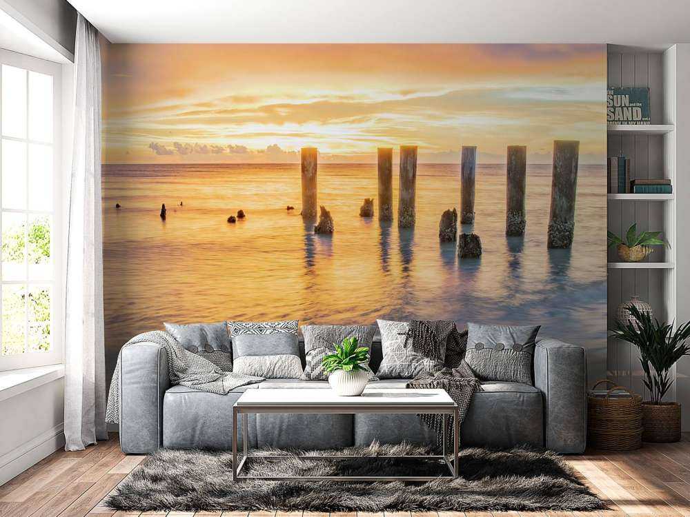 Spokojne morze o wschodzie słońca