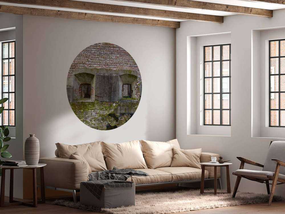 Zwietrzała ściana z 2 niszami