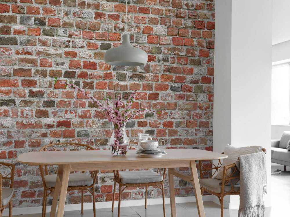 Odrestaurowana ściana z cegły