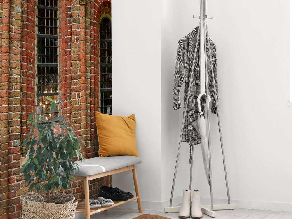 Mur z cegły z łukami i oknami