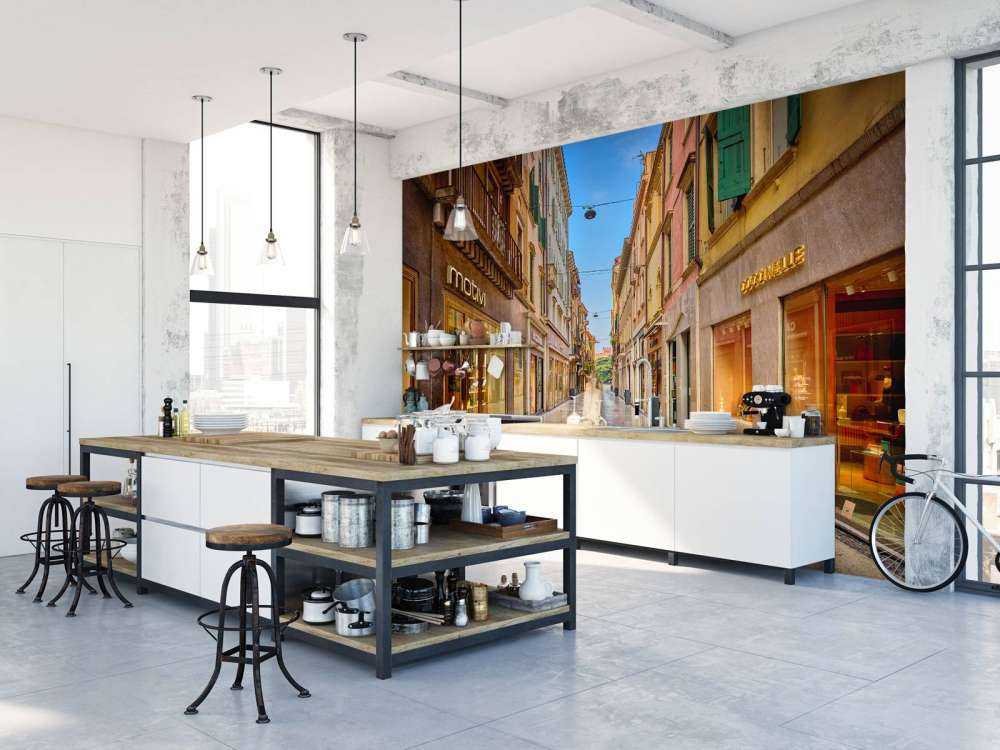 Ulica handlowa wczesnym rankiem