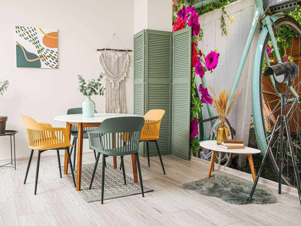 Stary rower z kwiatami