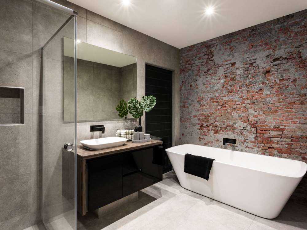 Krusząca się ściana z cegieł