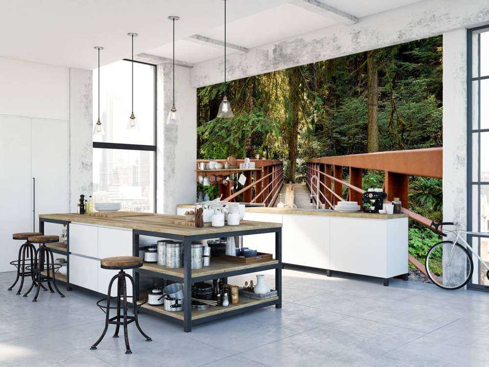 Rusty Bridge w lesie