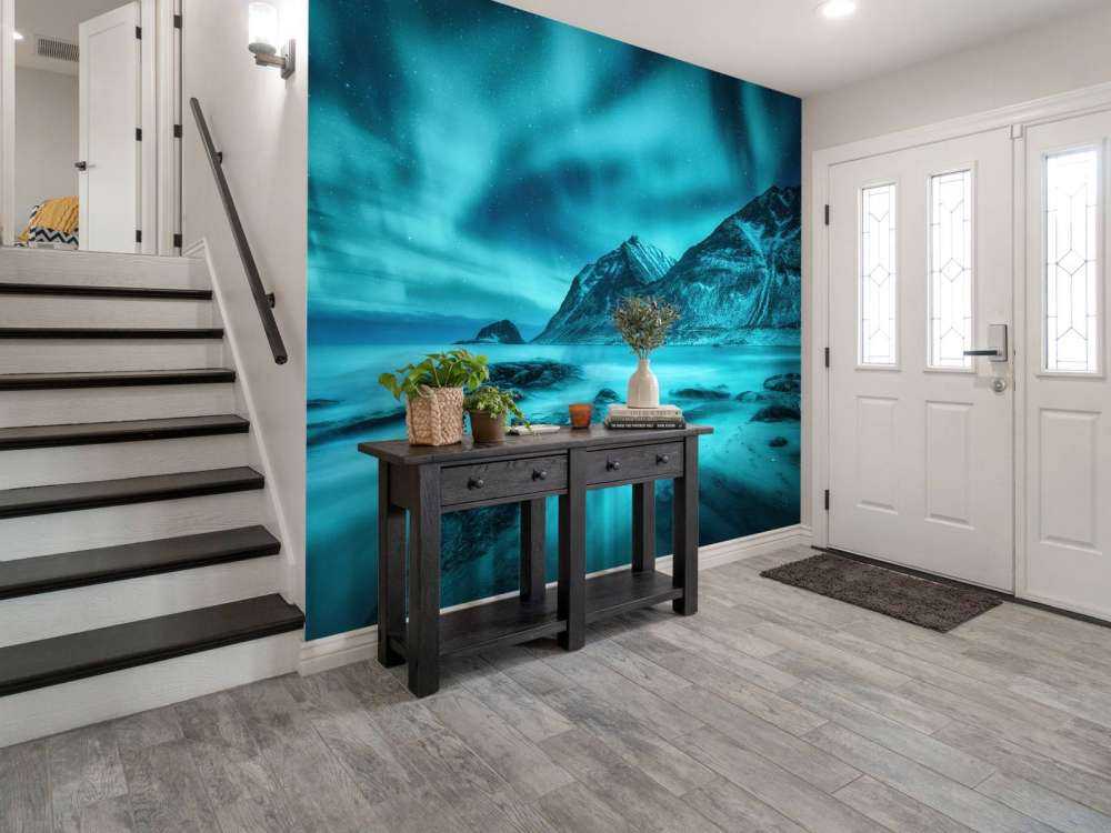 Niebieskie światła północy z górami