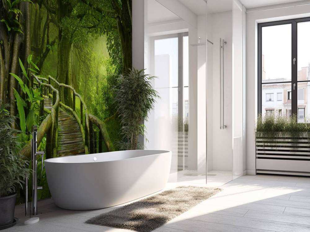 Drewniany most przez zieloną dżunglę