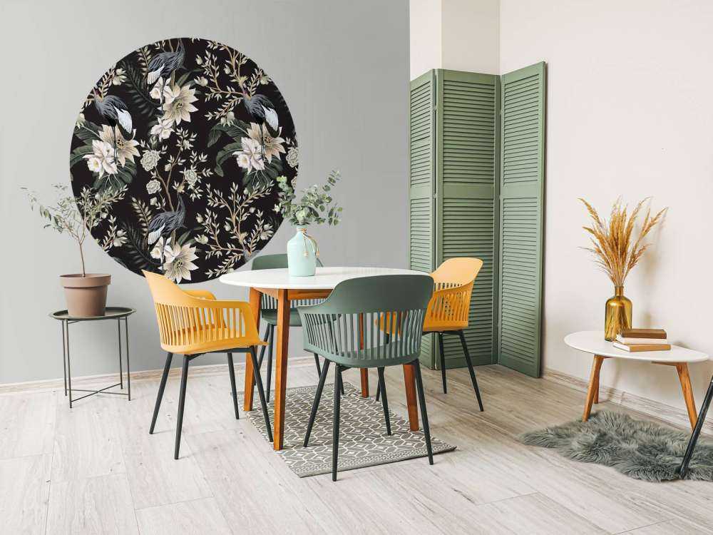 Żurawie między liśćmi