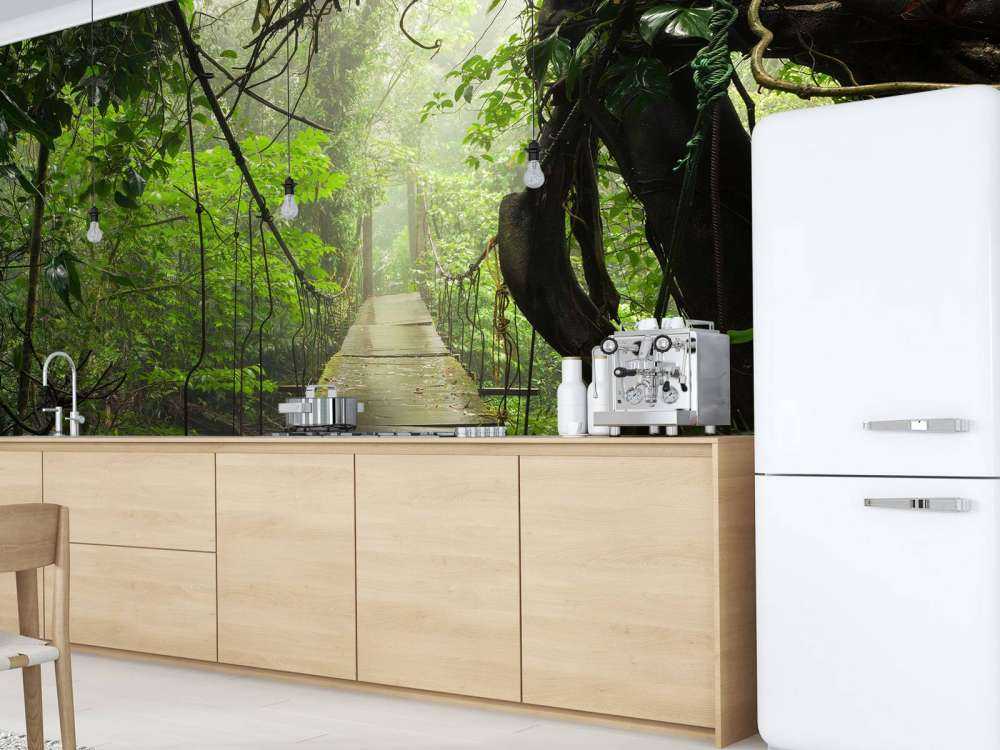 Most z drewnianymi deskami