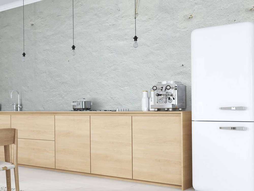 Ściana z białym stiukiem