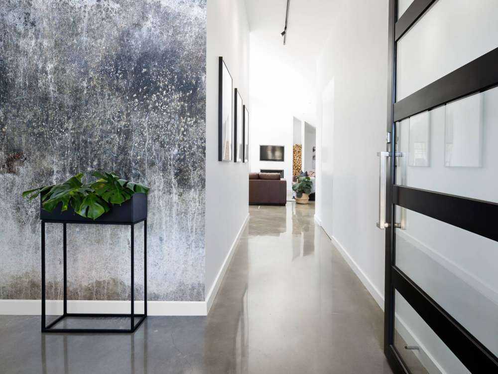 Stara, zwietrzała ściana