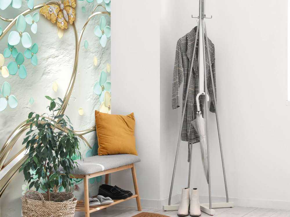 Złote drzewo fantasy z zielonymi kwiatami