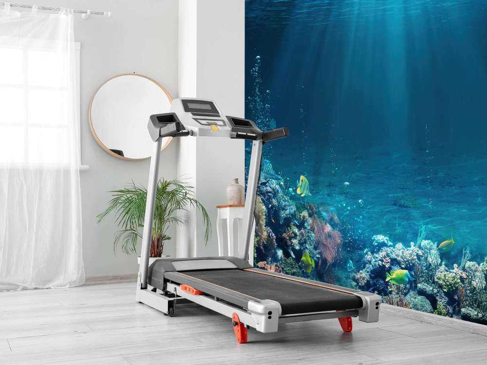 Promienie słońca przez wodę