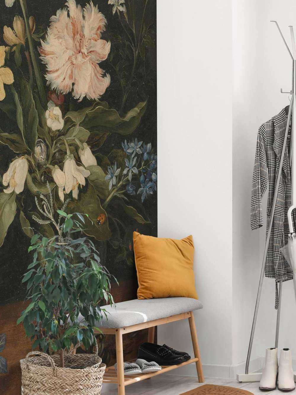 Martwa natura z kwiatami w szklance.