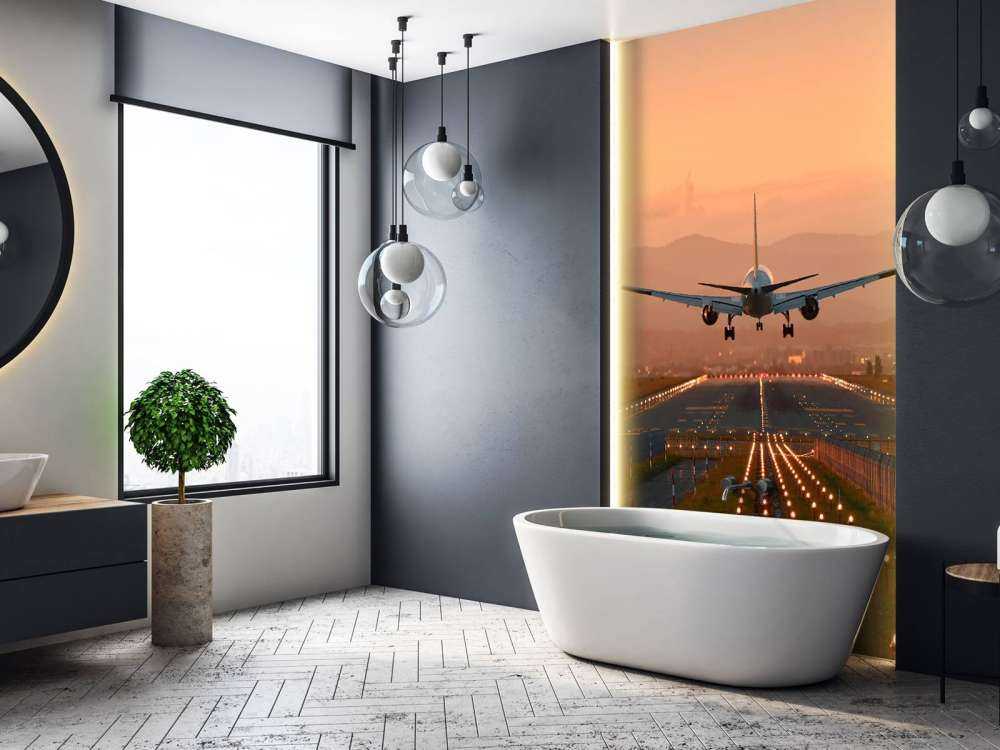 Samolot do lądowania w wieczornym słońcu