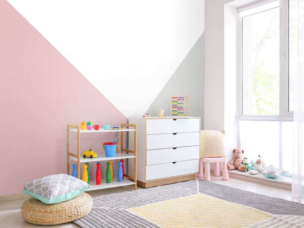 Różowe i szare trójkąty