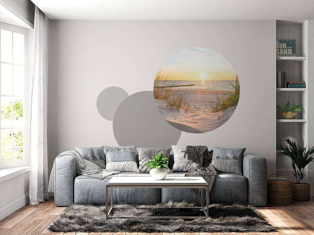 Plaża wydmowa przy zachodzie słońca