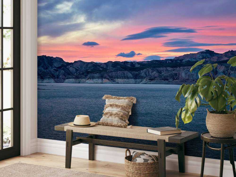 Jezioro z zachodem słońca