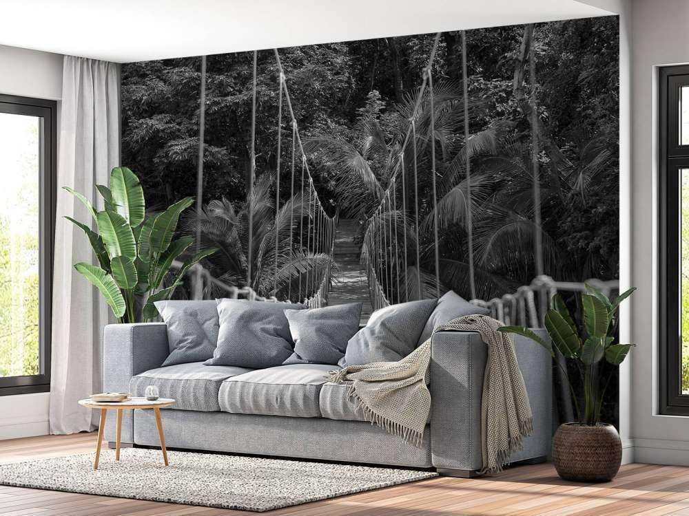 Drewniany mostek między palmami