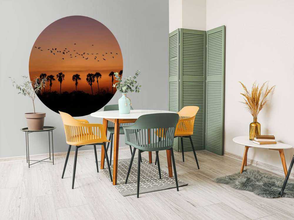 Palmy z grupą ptaków