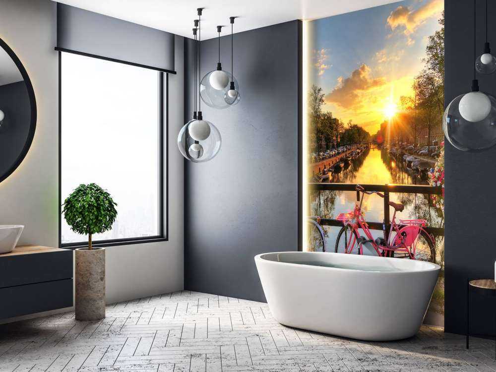 Jazda na rowerze na moście z kwiatami