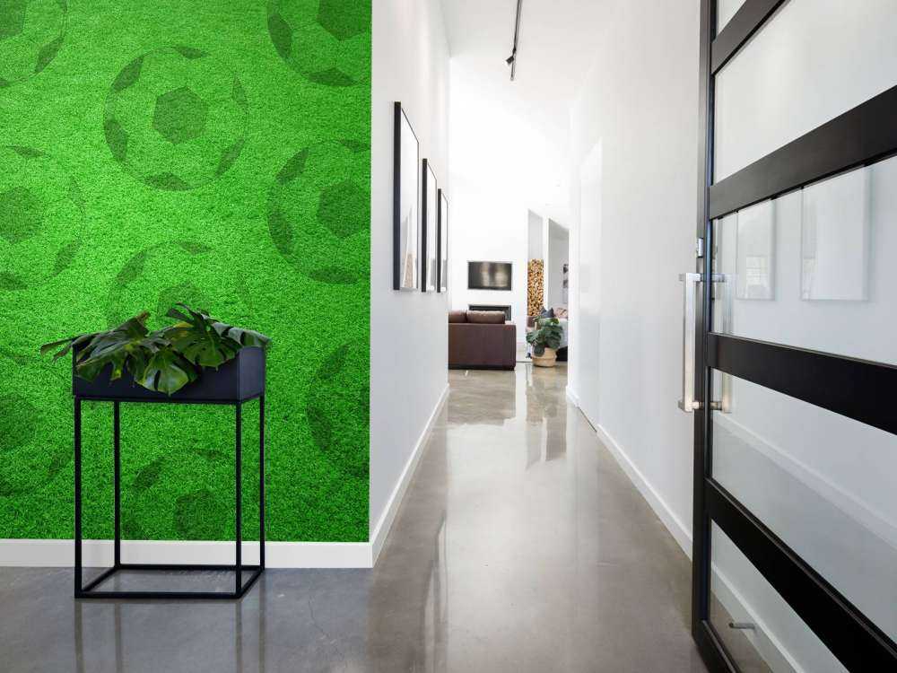 Gra w piłkę nożną na trawie