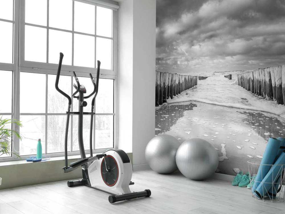 Niespokojne morze w czerni i bieli