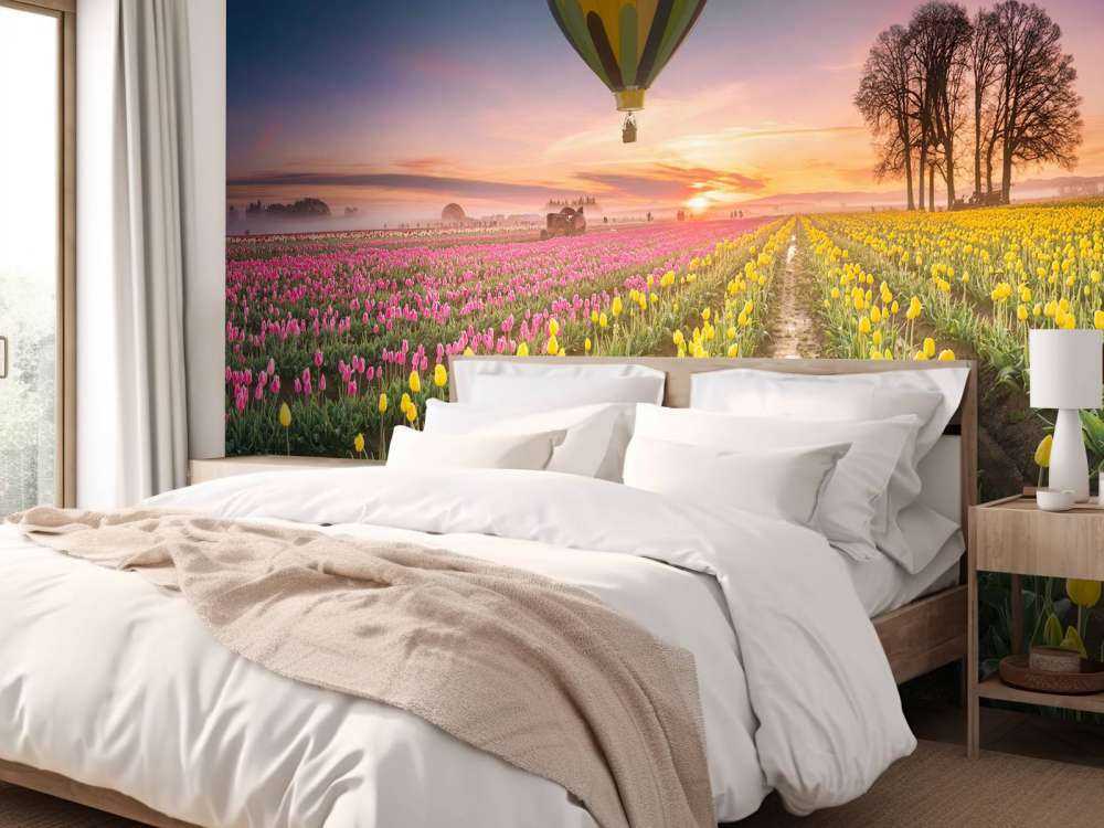 Różowo-żółte pole tulipanów