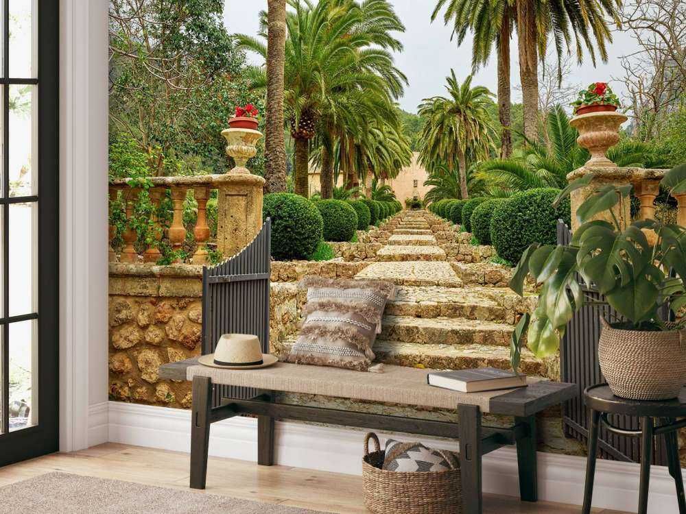 Palmy wzdłuż kamiennych stopni