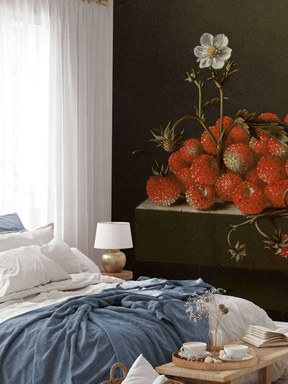 Martwa natura z leśnymi truskawkami