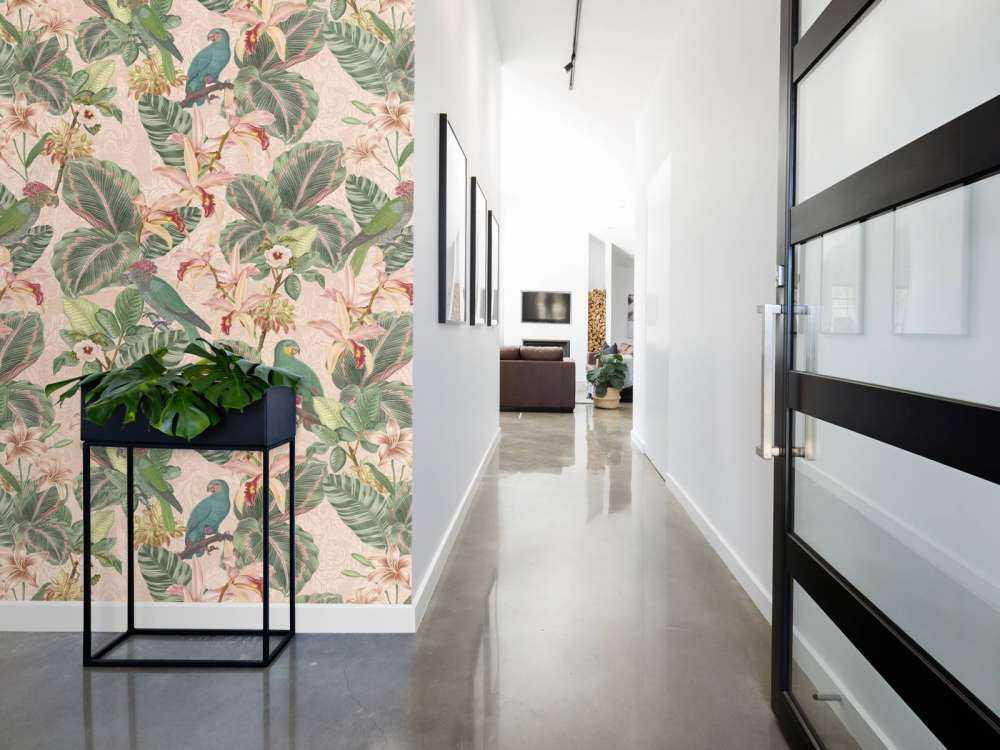 Ptaki i papugi tropikalnej dżungli - delikatny róż