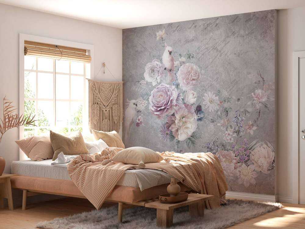 Papuga wśród kwiatów