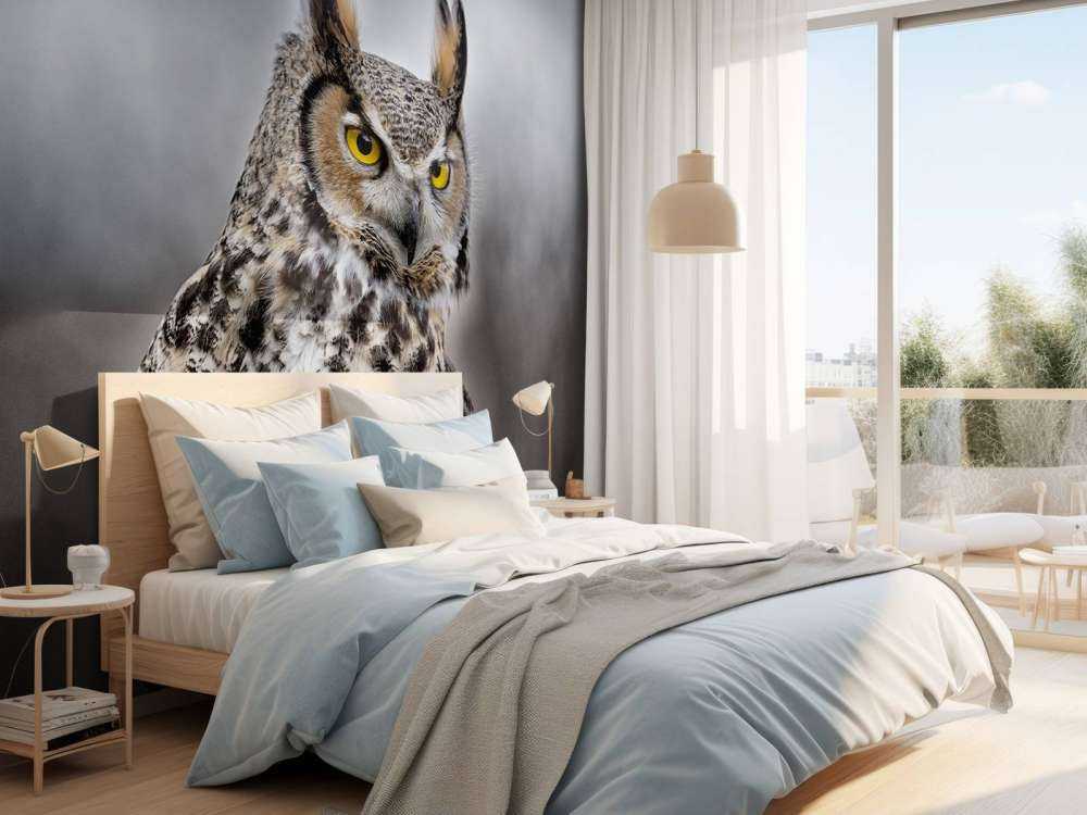 Sowa z brązowymi piórami