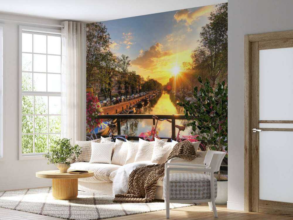 Jazda na rowerze na moście z kwiatami