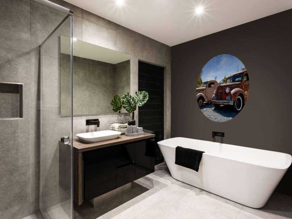 Rdzewiejące stare ciężarówki